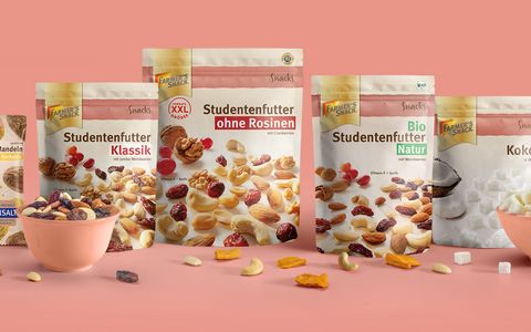 Snacks Sortiment auf rosa Hintergrund